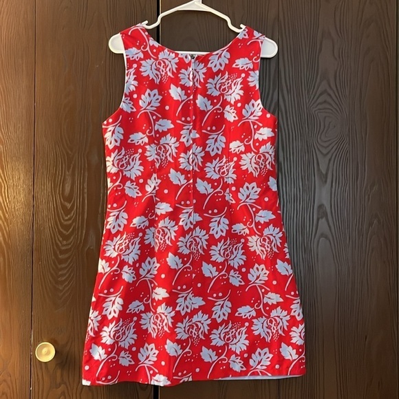 No tag sleeveless red dress with blue floral design. Size Medium - Picture 5 of 7